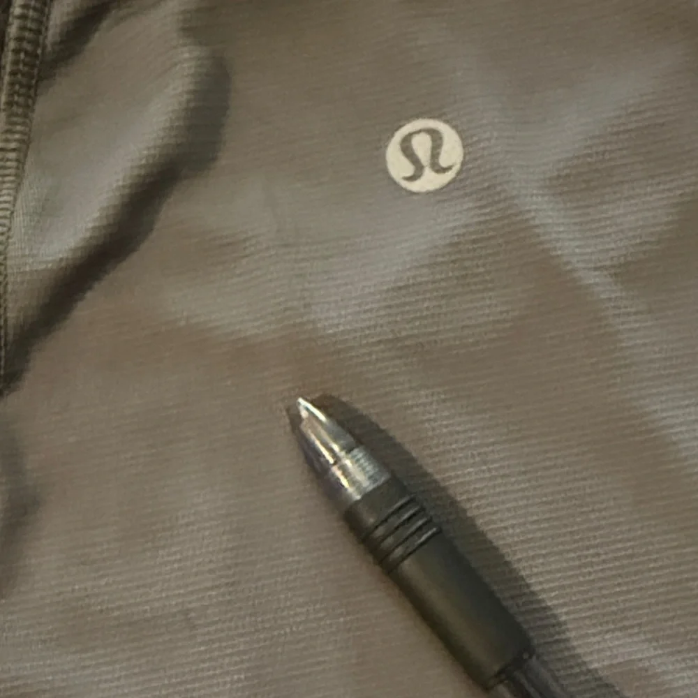 Lululemon Shirt Large. ****Minor Defects. See pictures Read Description***** - Picture 7 of 12